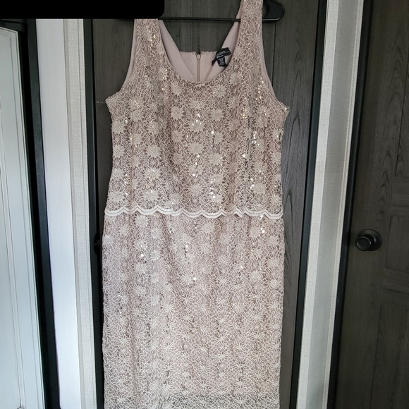 RM Richards Party Dress - Picture 2 of 3